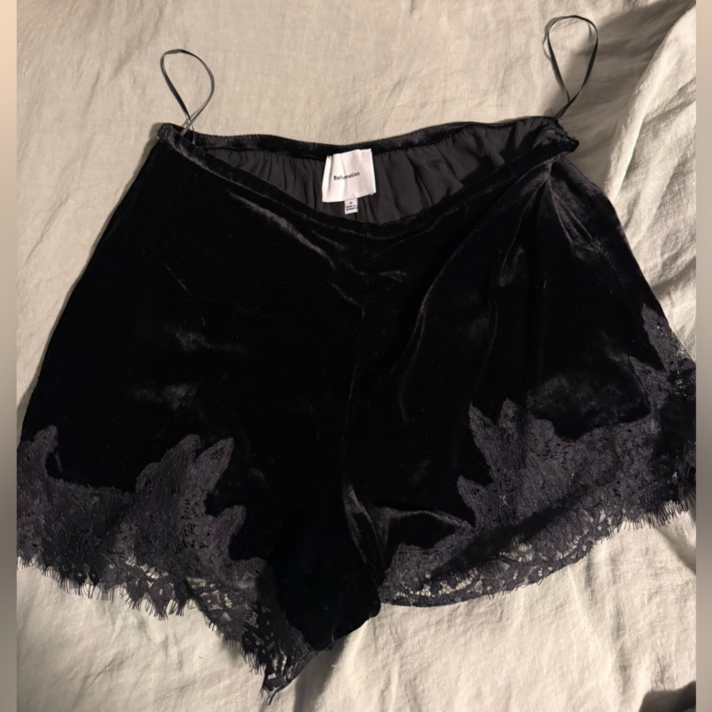 Reformation NEVER WORN Velvet Fern shorts - Small